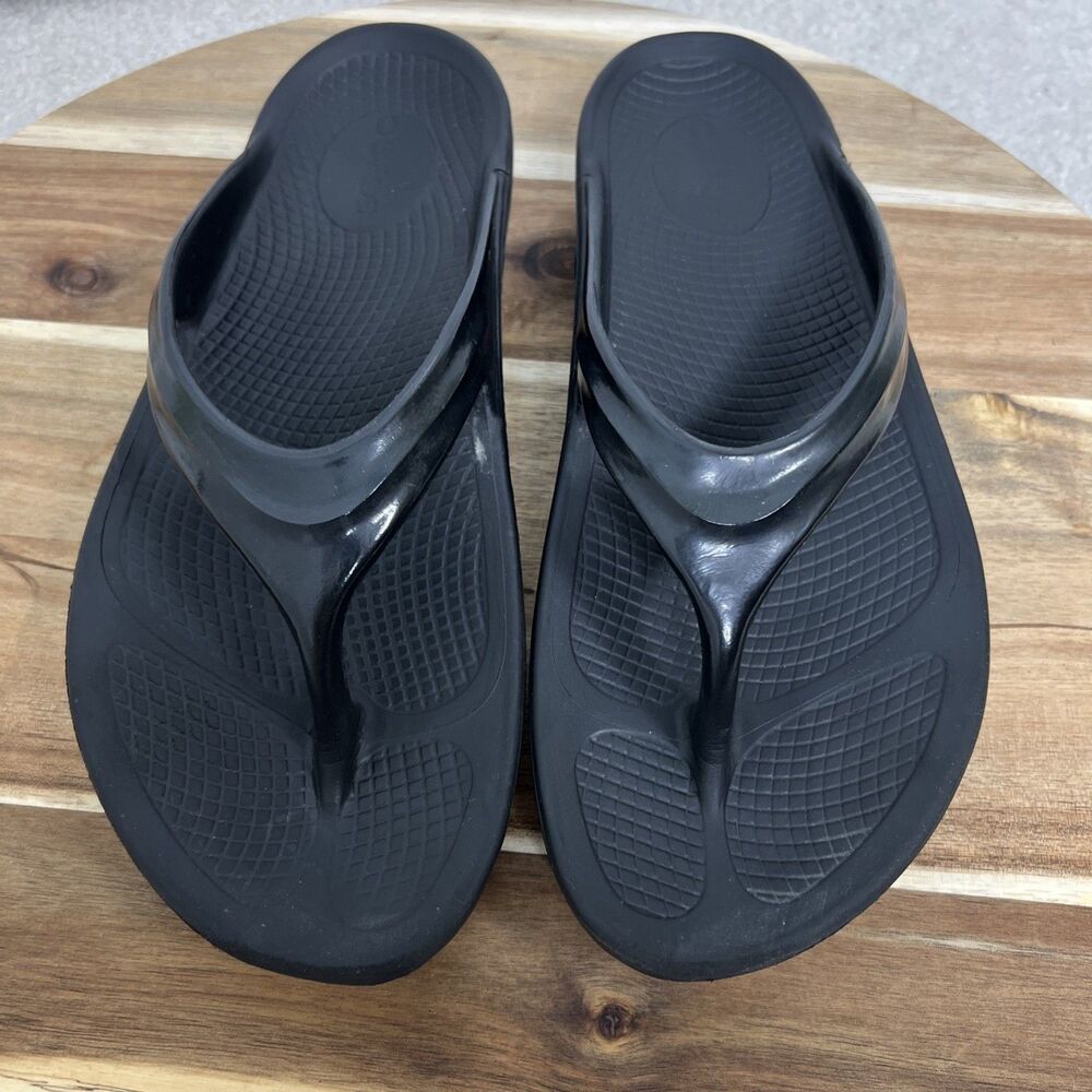 OOFOS OOlala Flip Flop Sandal Womens Size 9 Black Recovery Thongs Comfort